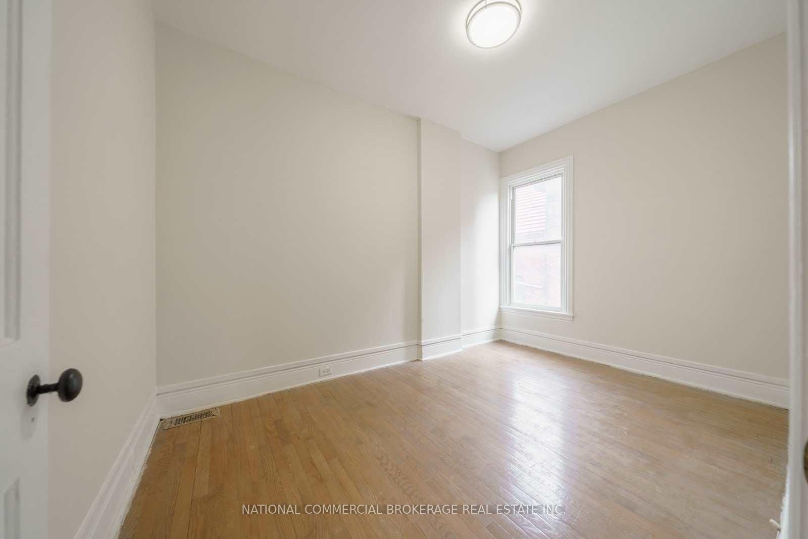 138 Victoria Avenue N Property Photo 7