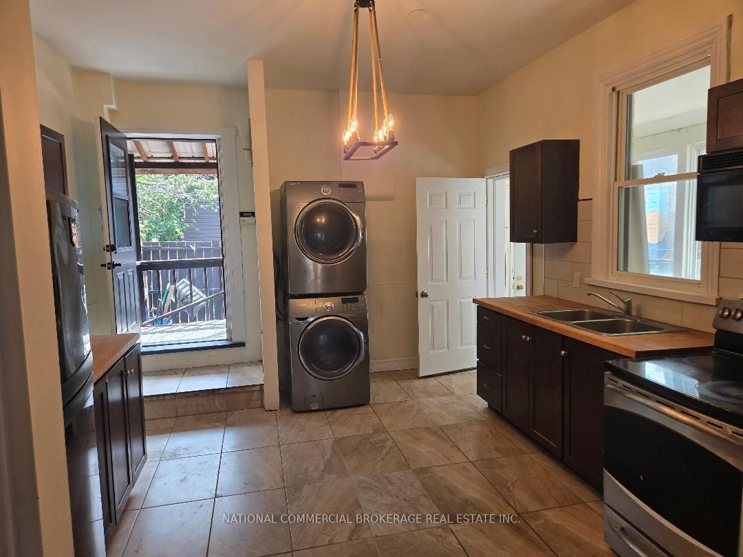 138 Victoria Avenue N Property Photo 9