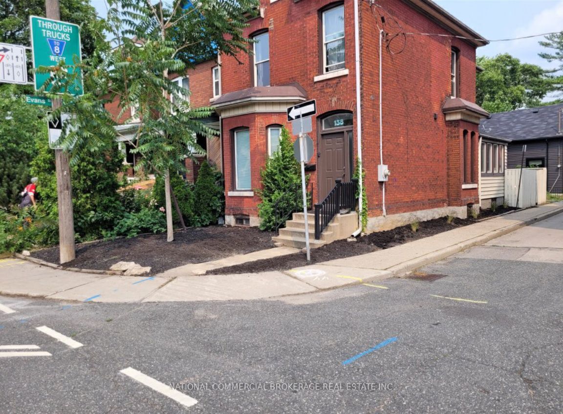 138 Victoria Avenue N Property Photo 10