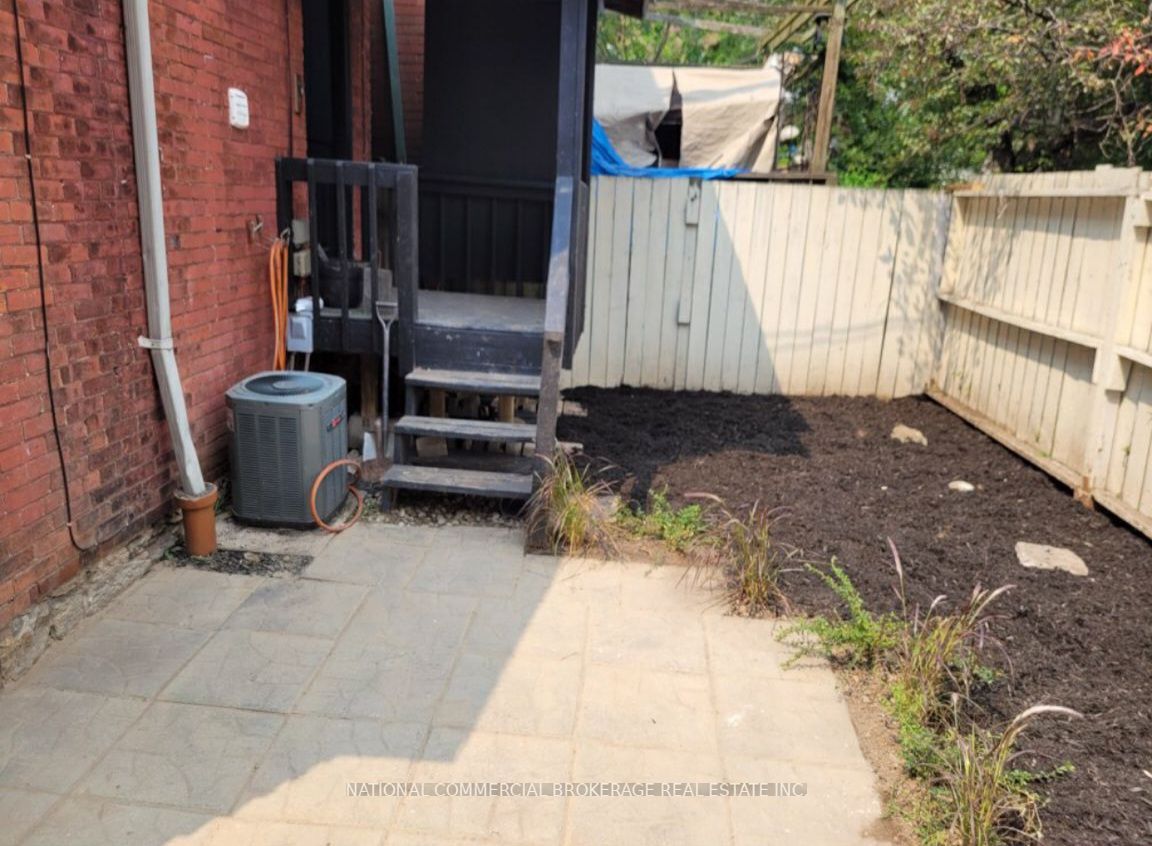 138 Victoria Avenue N Property Photo 11