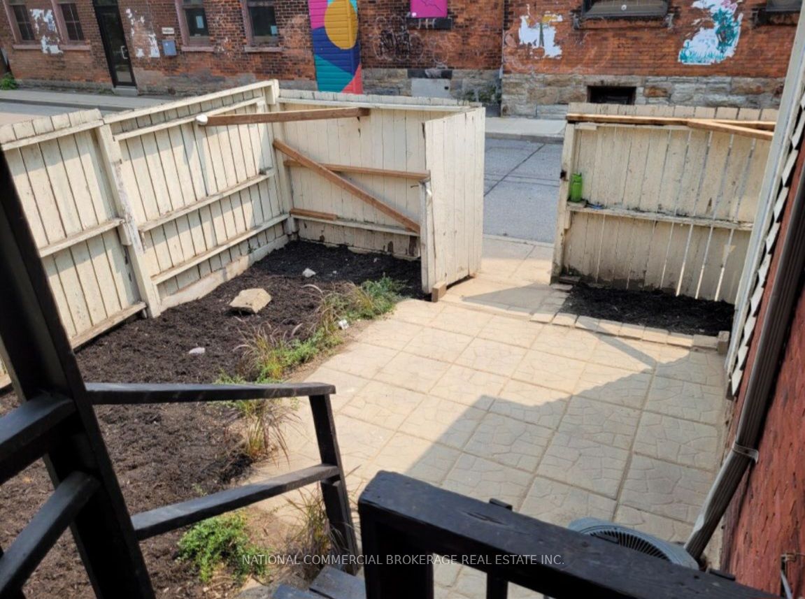 138 Victoria Avenue N Property Photo 12