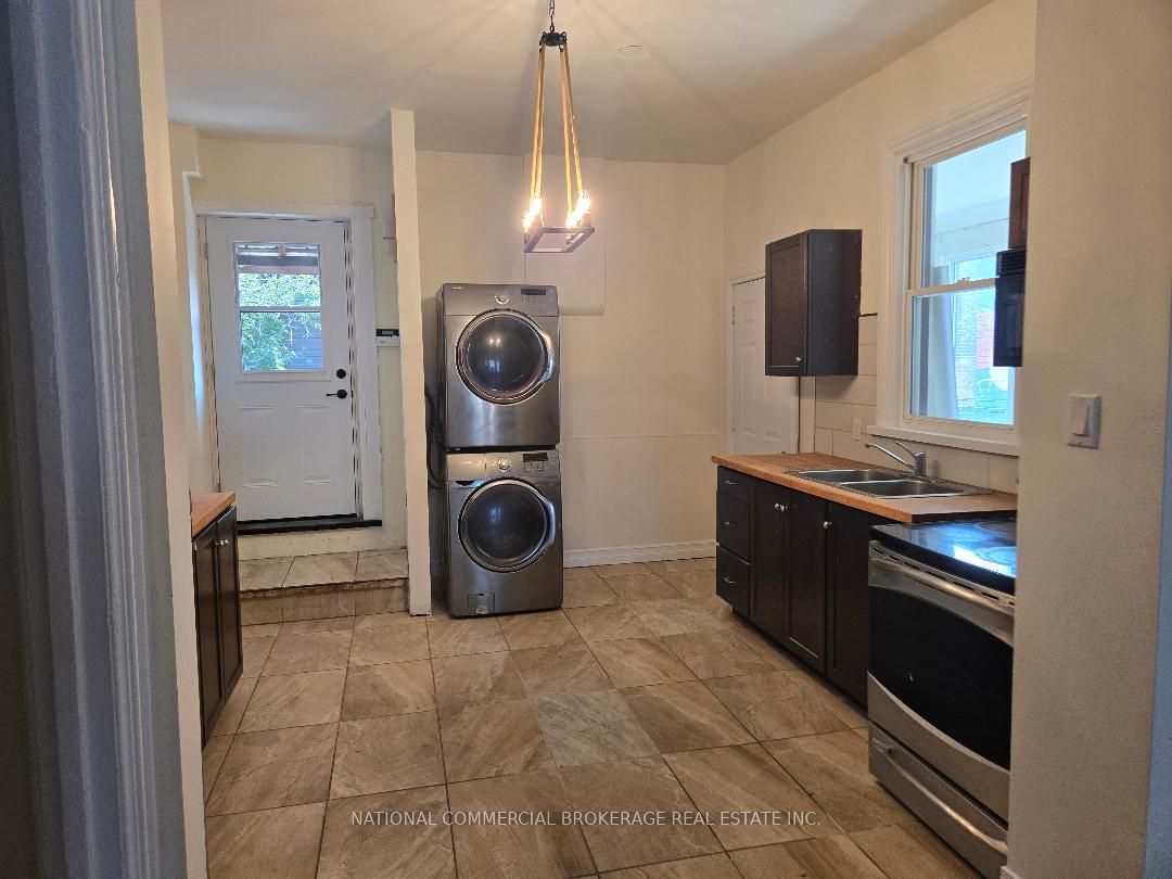 138 Victoria Avenue N Property Photo 13