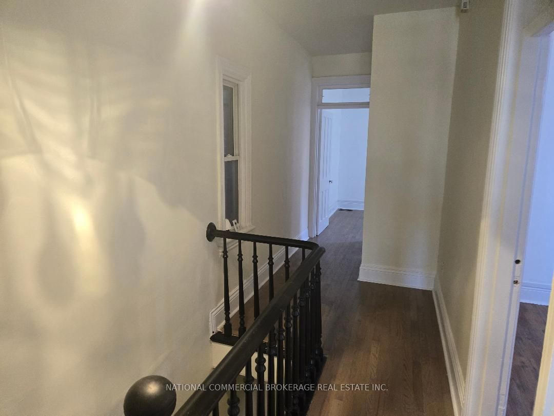 138 Victoria Avenue N Property Photo 14