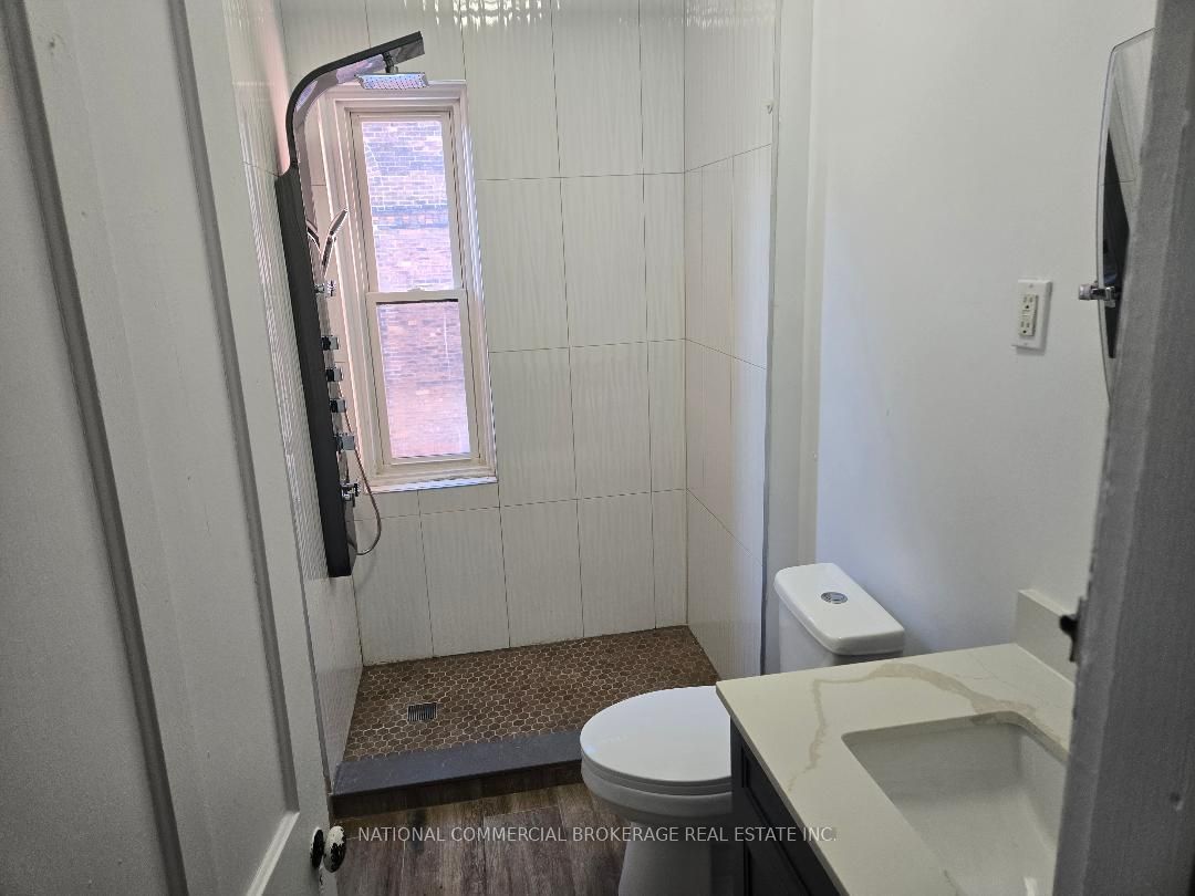 138 Victoria Avenue N Property Photo 15