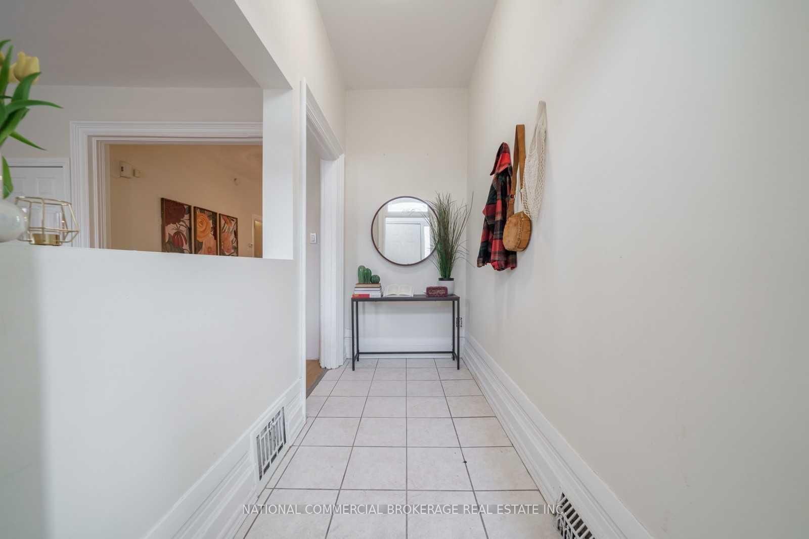 138 Victoria Avenue N Property Photo 19
