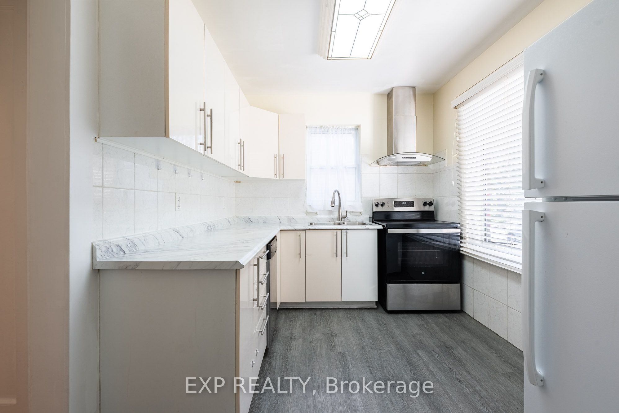 4613 Ryerson Crescent Property Photo 6