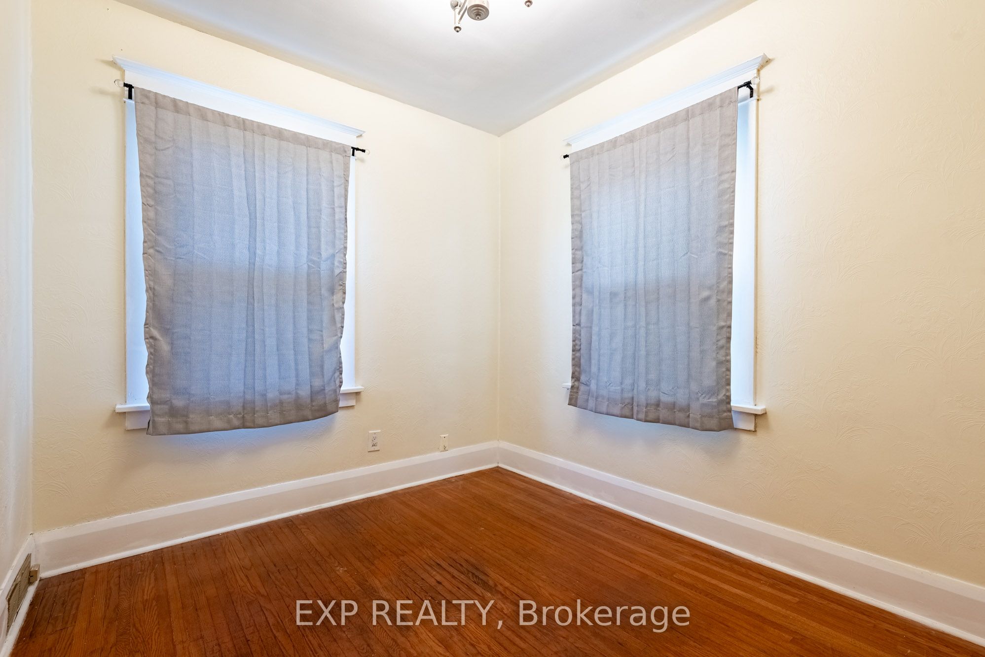 4613 Ryerson Crescent Property Photo 8
