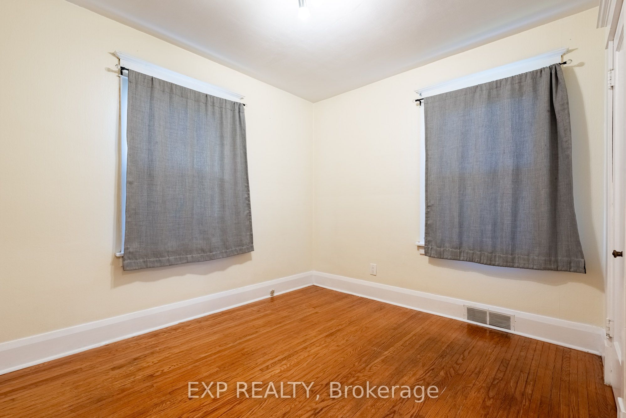 4613 Ryerson Crescent Property Photo 9