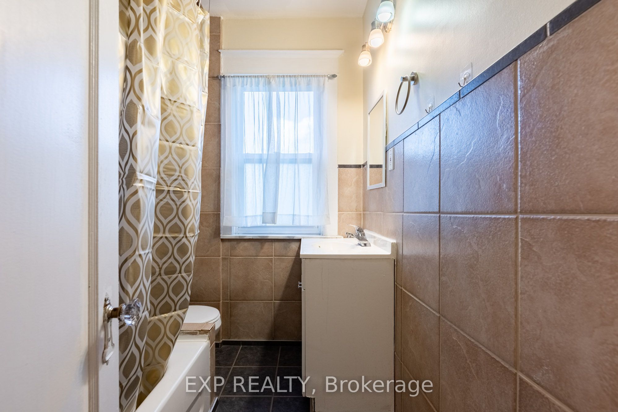 4613 Ryerson Crescent Property Photo 10