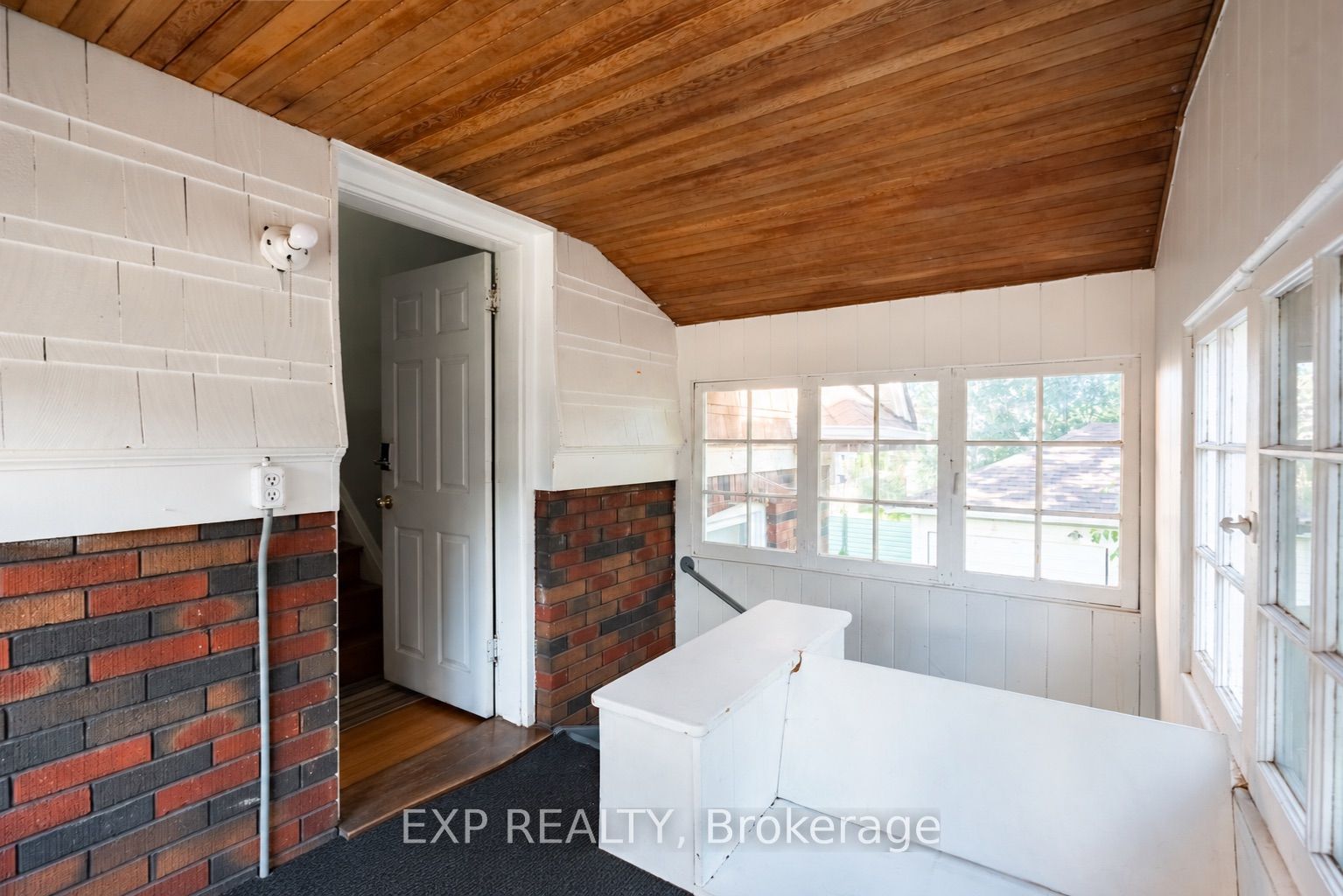 4613 Ryerson Crescent Property Photo 13