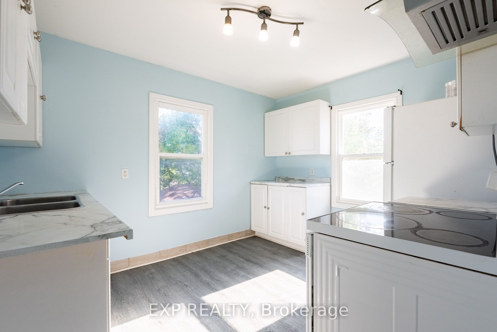 4613 Ryerson Crescent Property Photo 14