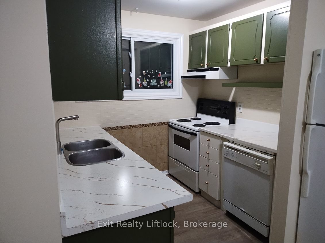 996 Sydenham Road 42 Property Photo 5