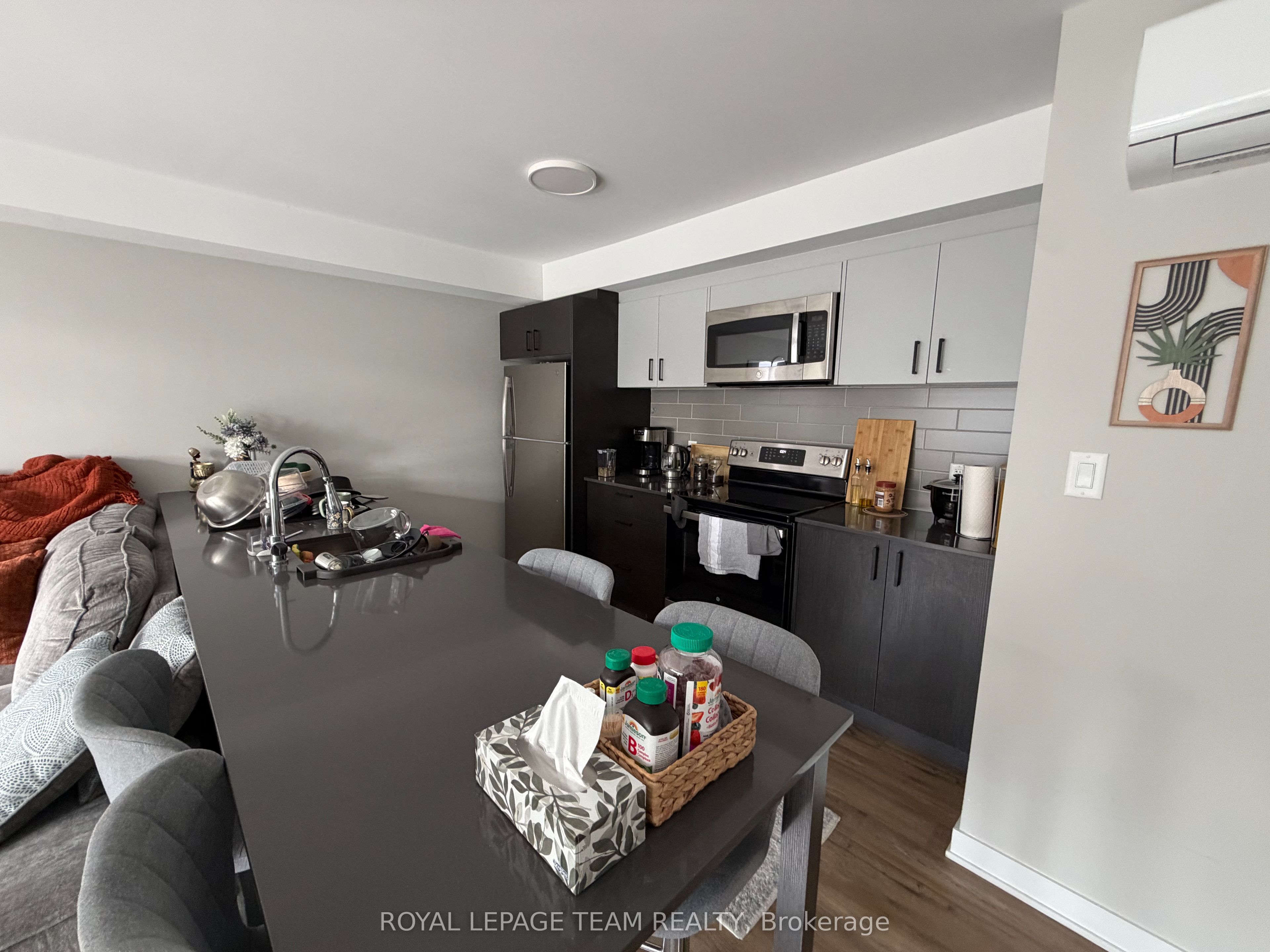 1305 Summerville Avenue 204 Property Photo 4