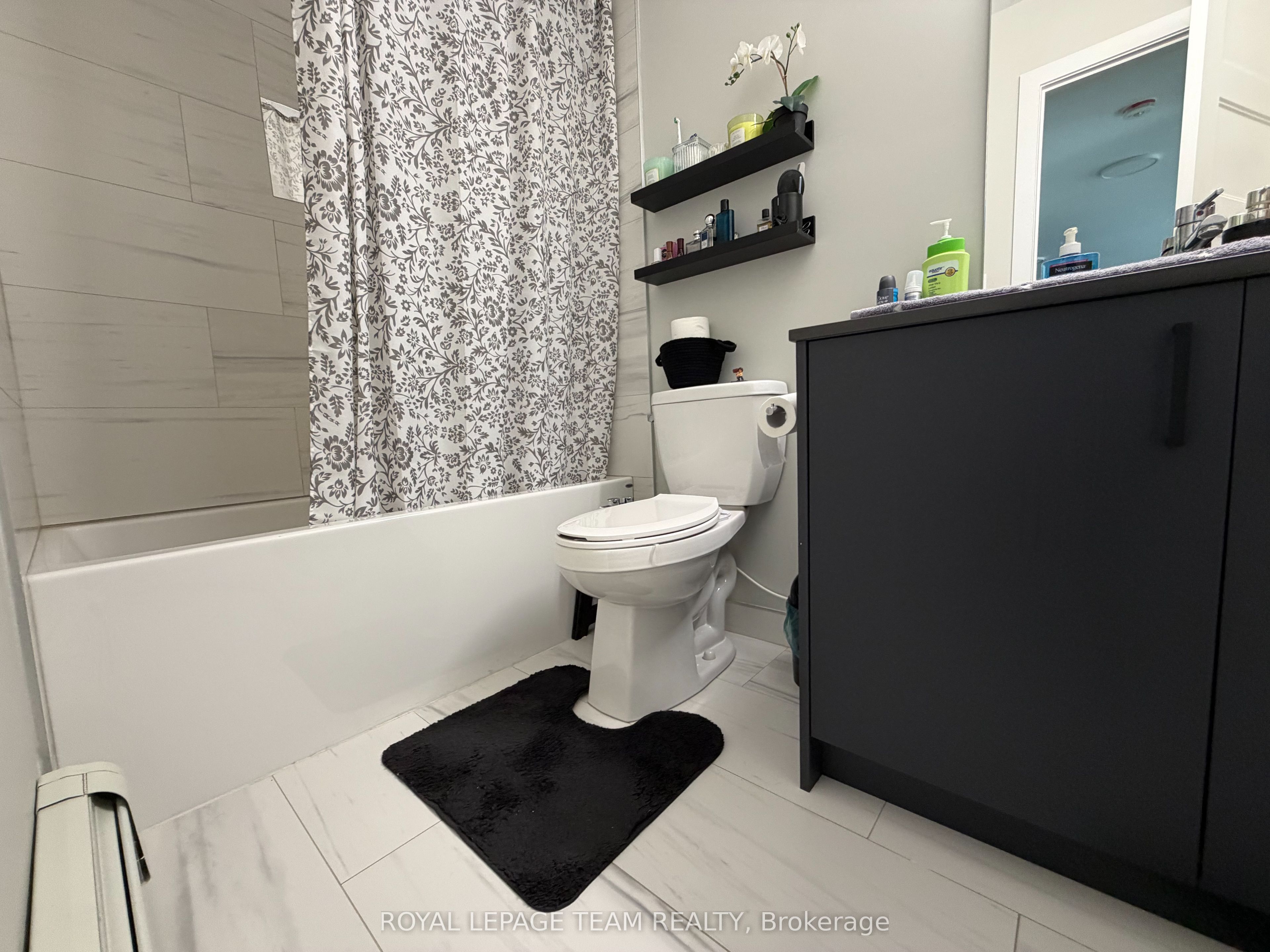 1305 Summerville Avenue 204 Property Photo 8