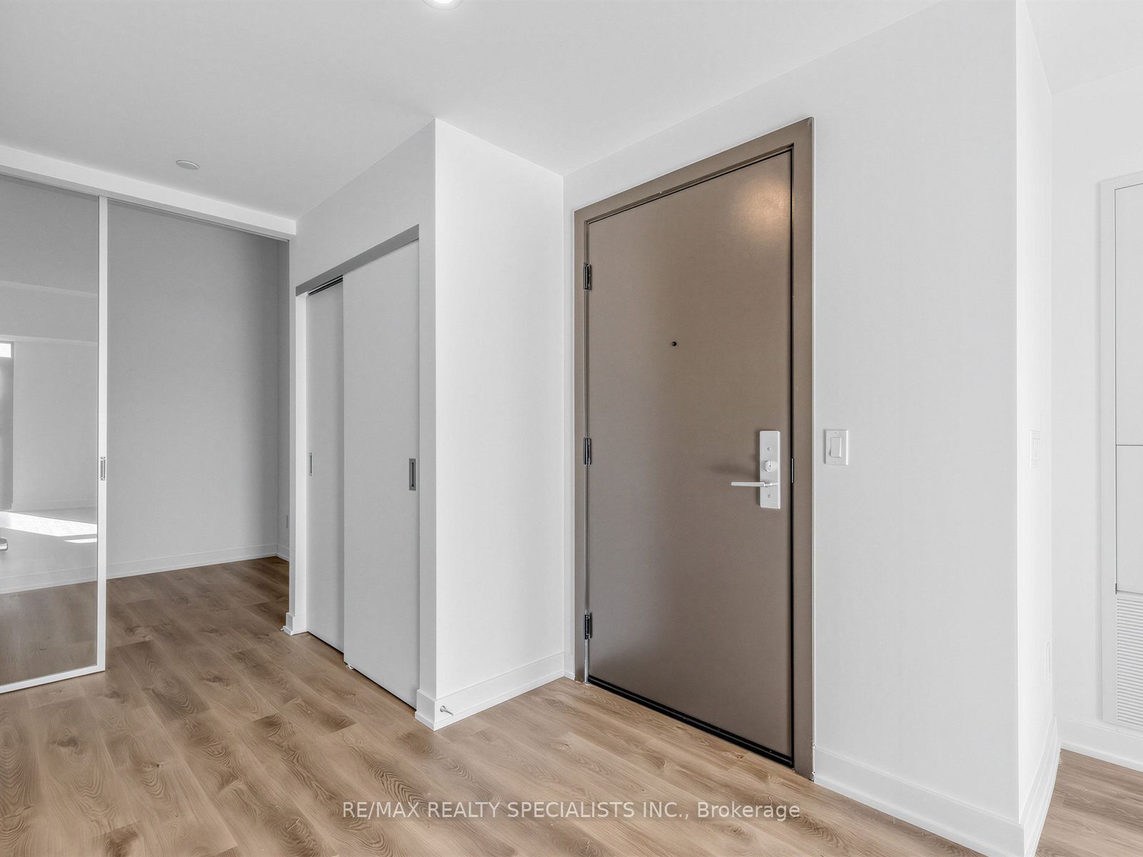 91 John Street 710 Property Photo 3