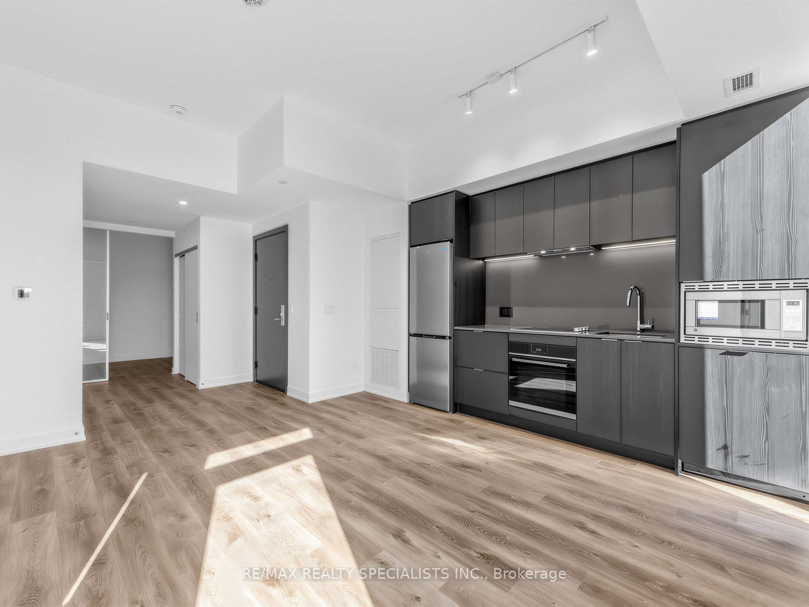 91 John Street 710 Property Photo 5