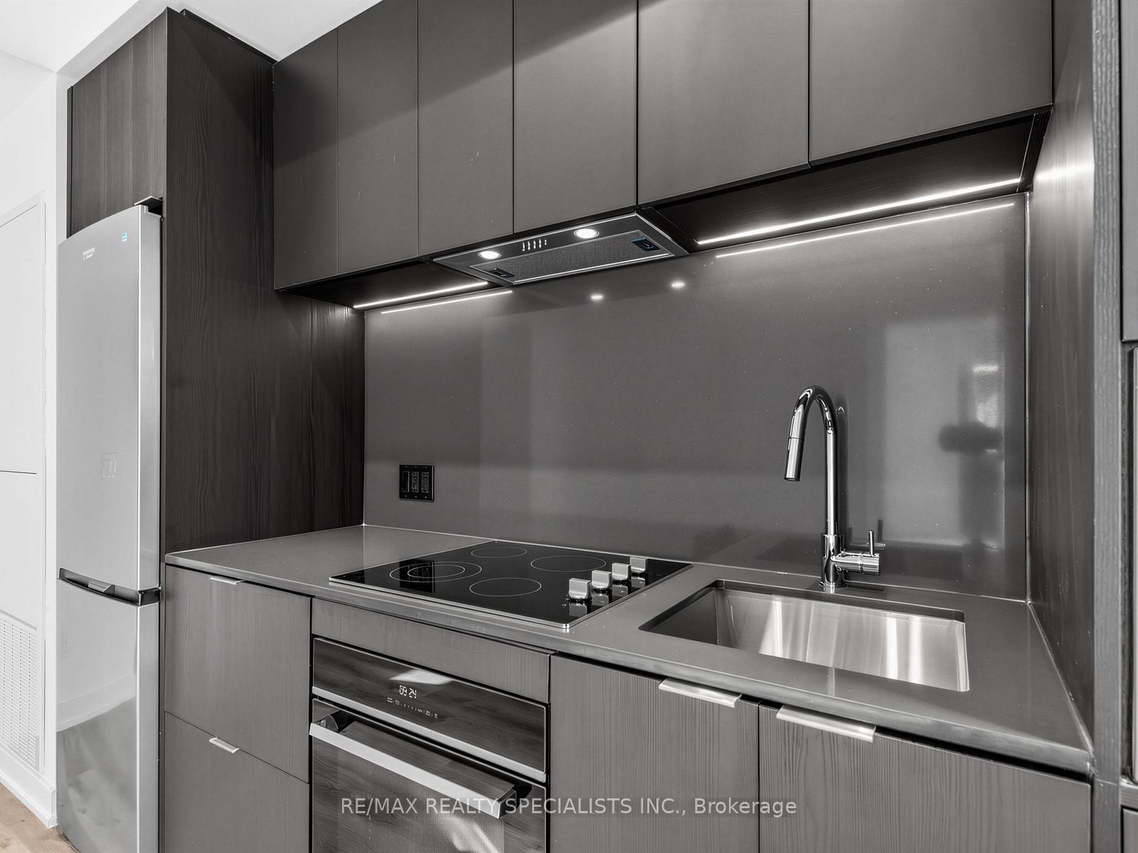 91 John Street 710 Property Photo 6