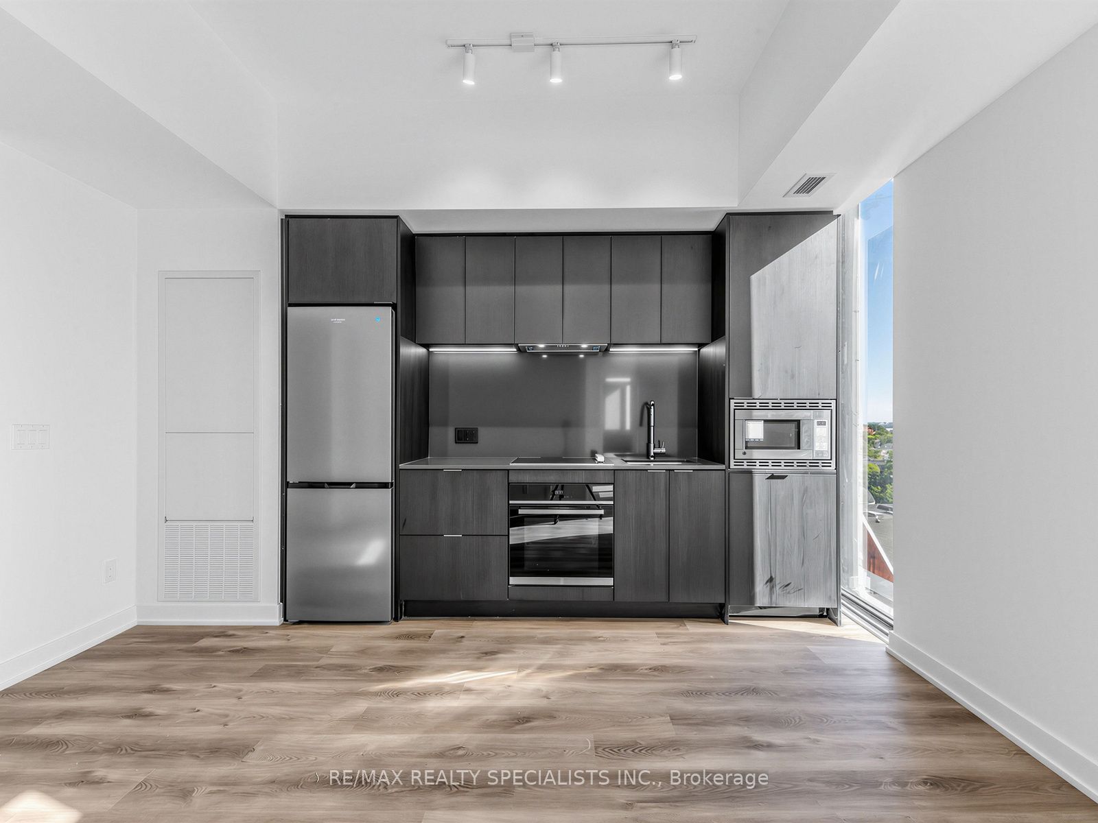 91 John Street 710 Property Photo 8