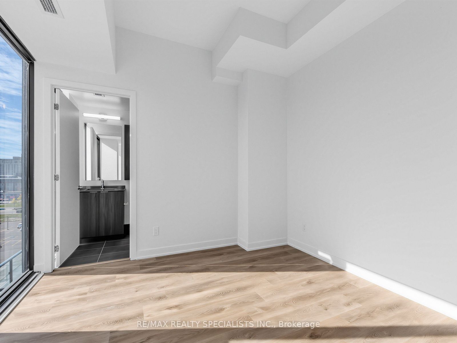 91 John Street 710 Property Photo 14