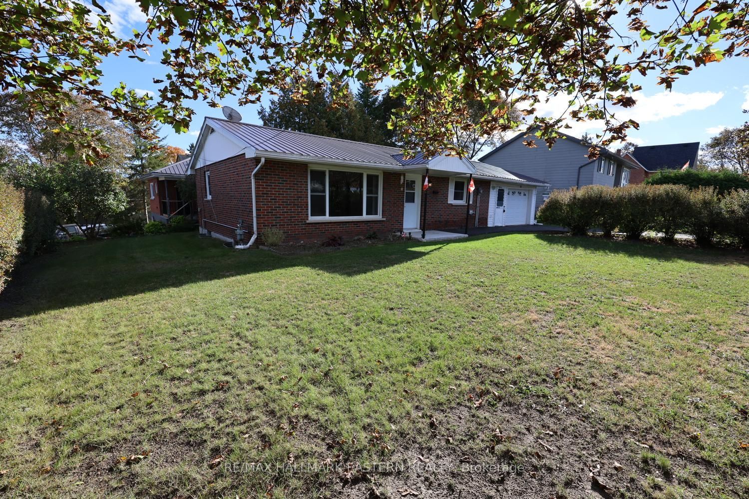 161 River Street E Property Photo 1