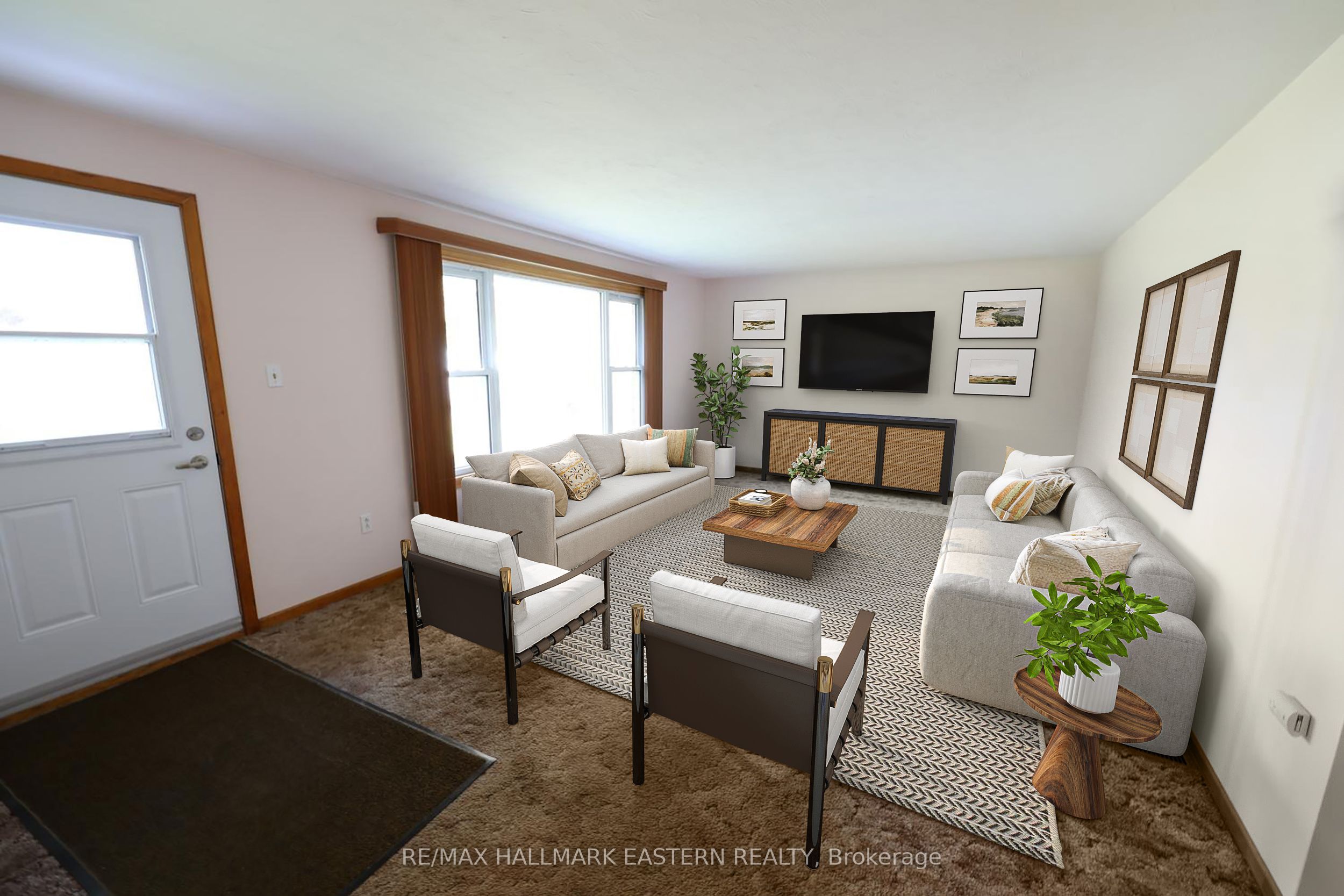161 River Street E Property Photo 3