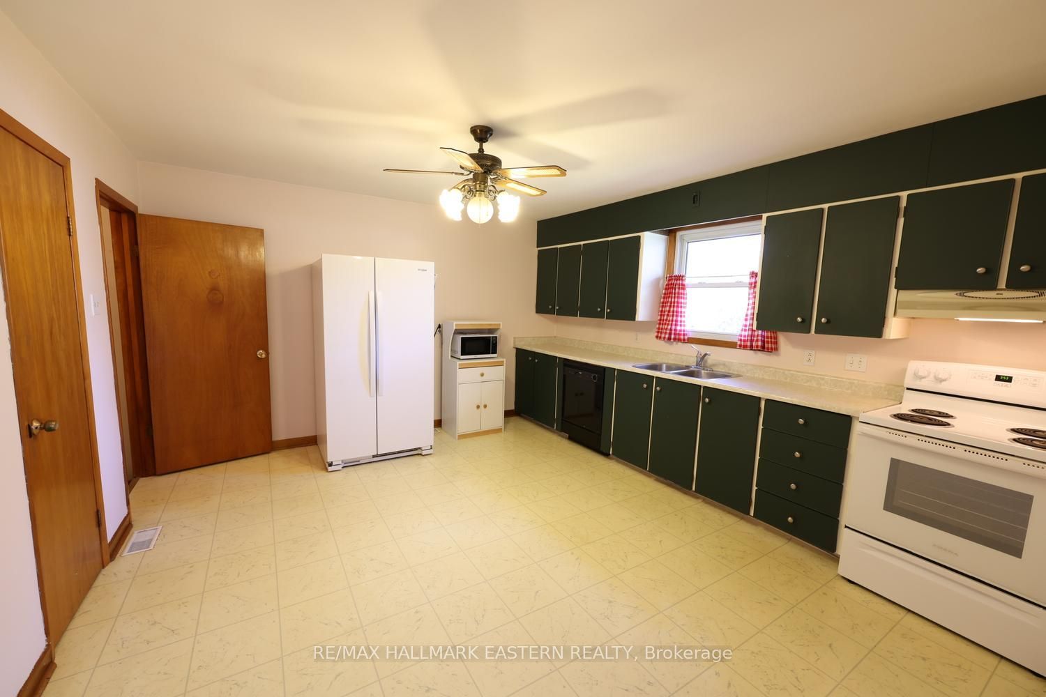 161 River Street E Property Photo 13