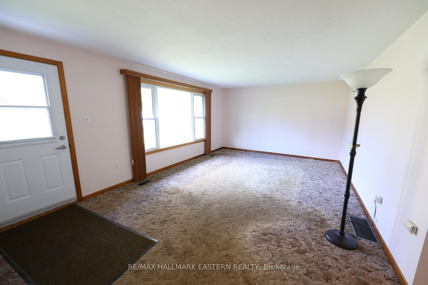 161 River Street E Property Photo 16