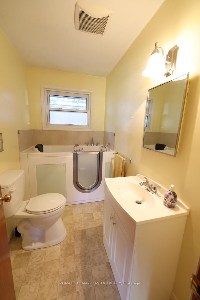 161 River Street E Property Photo 20