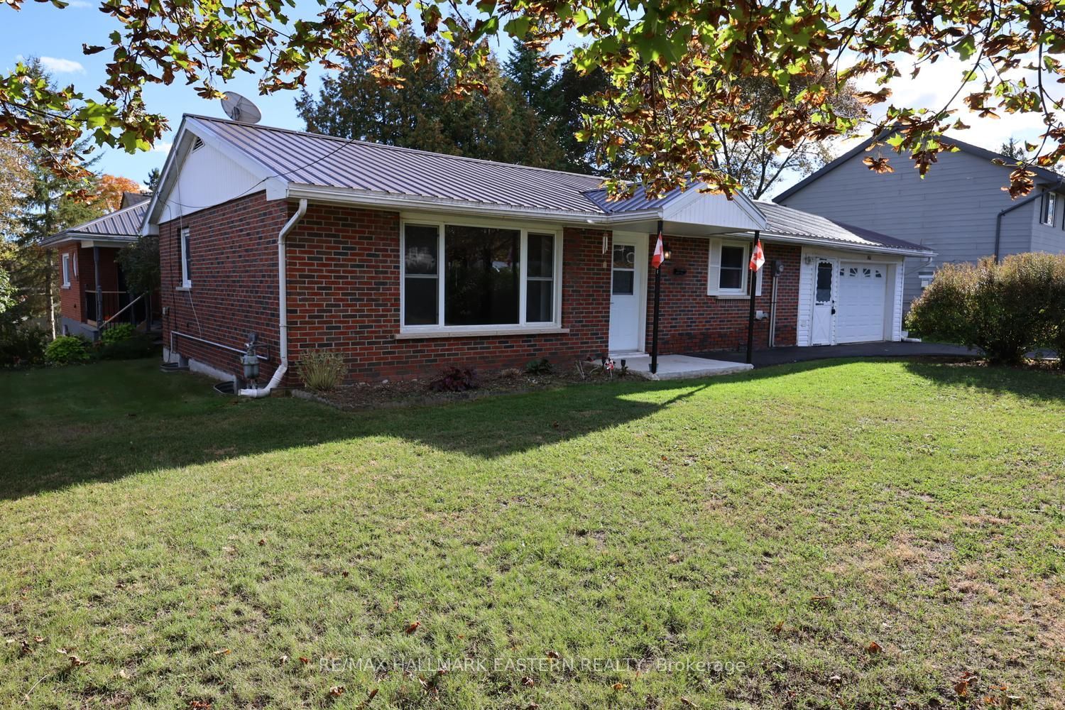 161 River Street E Property Photo 28