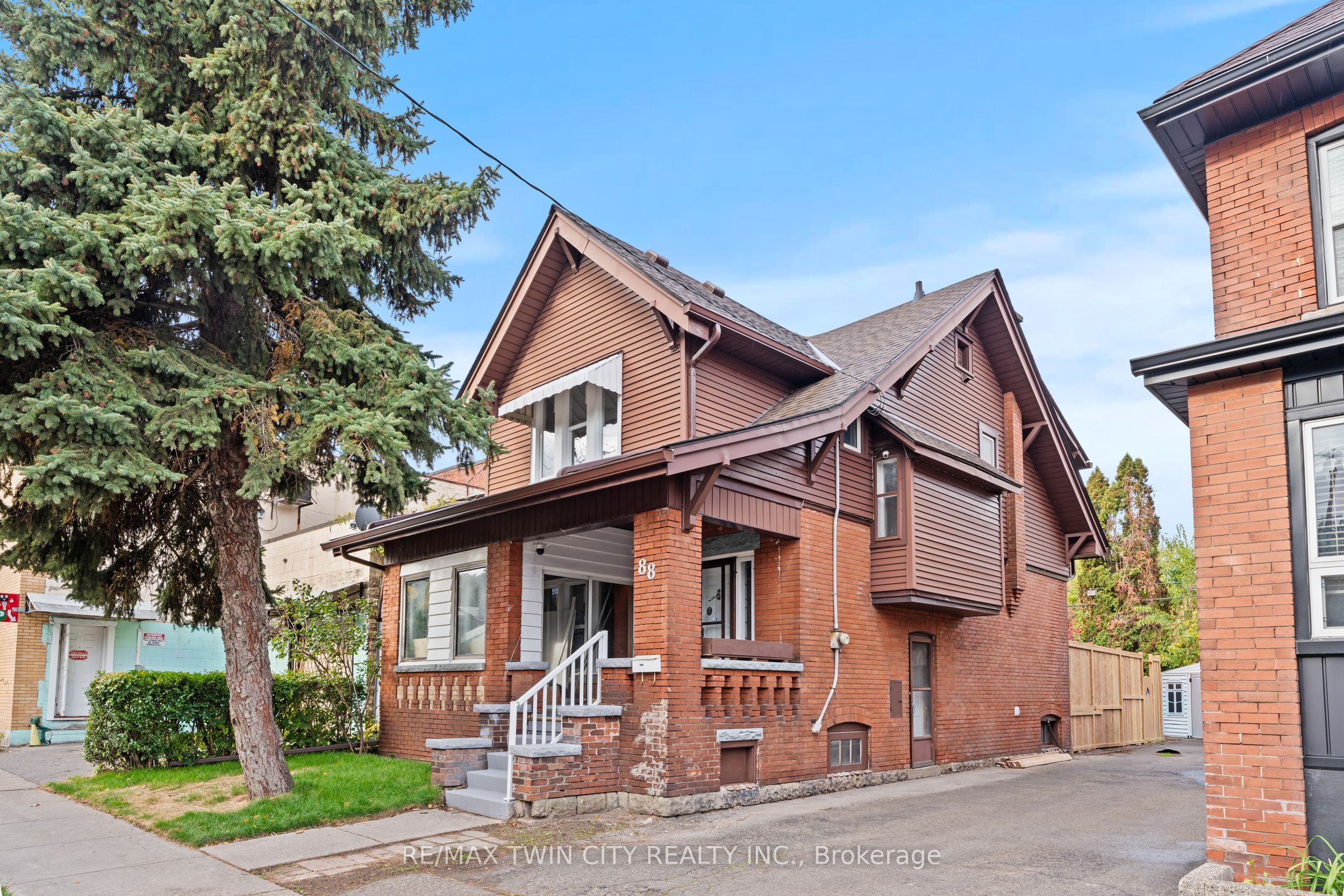 88 Gage Avenue S Property Photo 1