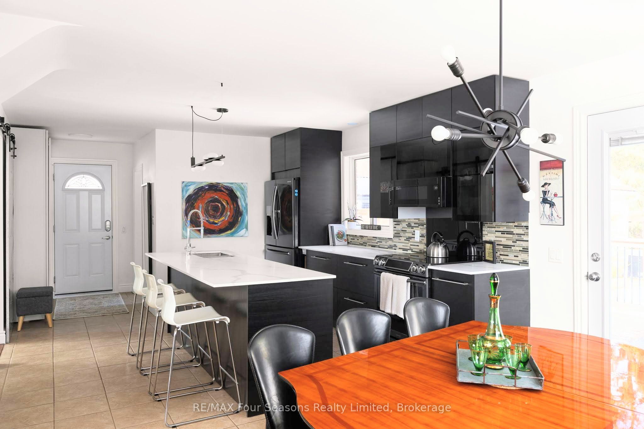 50 Amaranth Street W Property Photo 6
