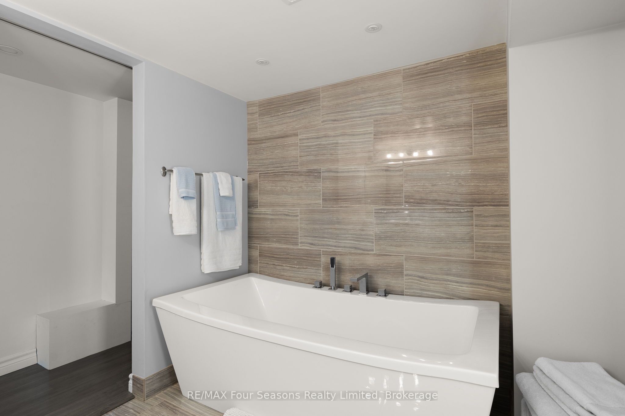 50 Amaranth Street W Property Photo 30