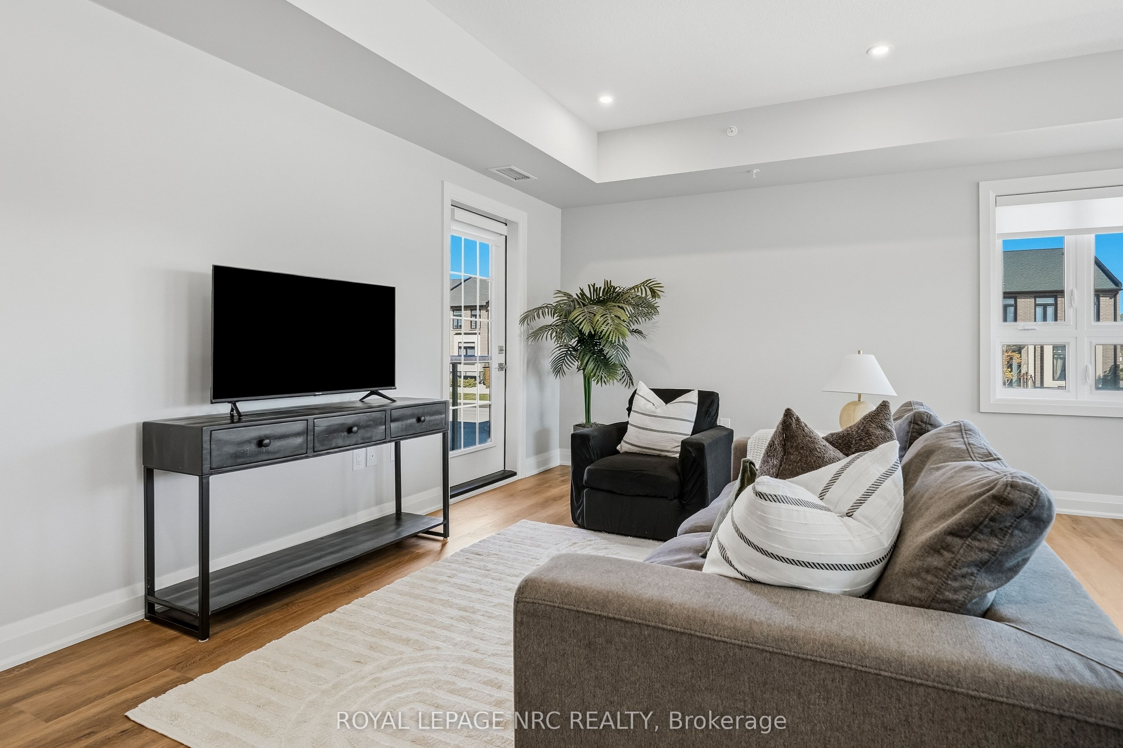 120 Summersides Boulevard 109 Property Photo 8