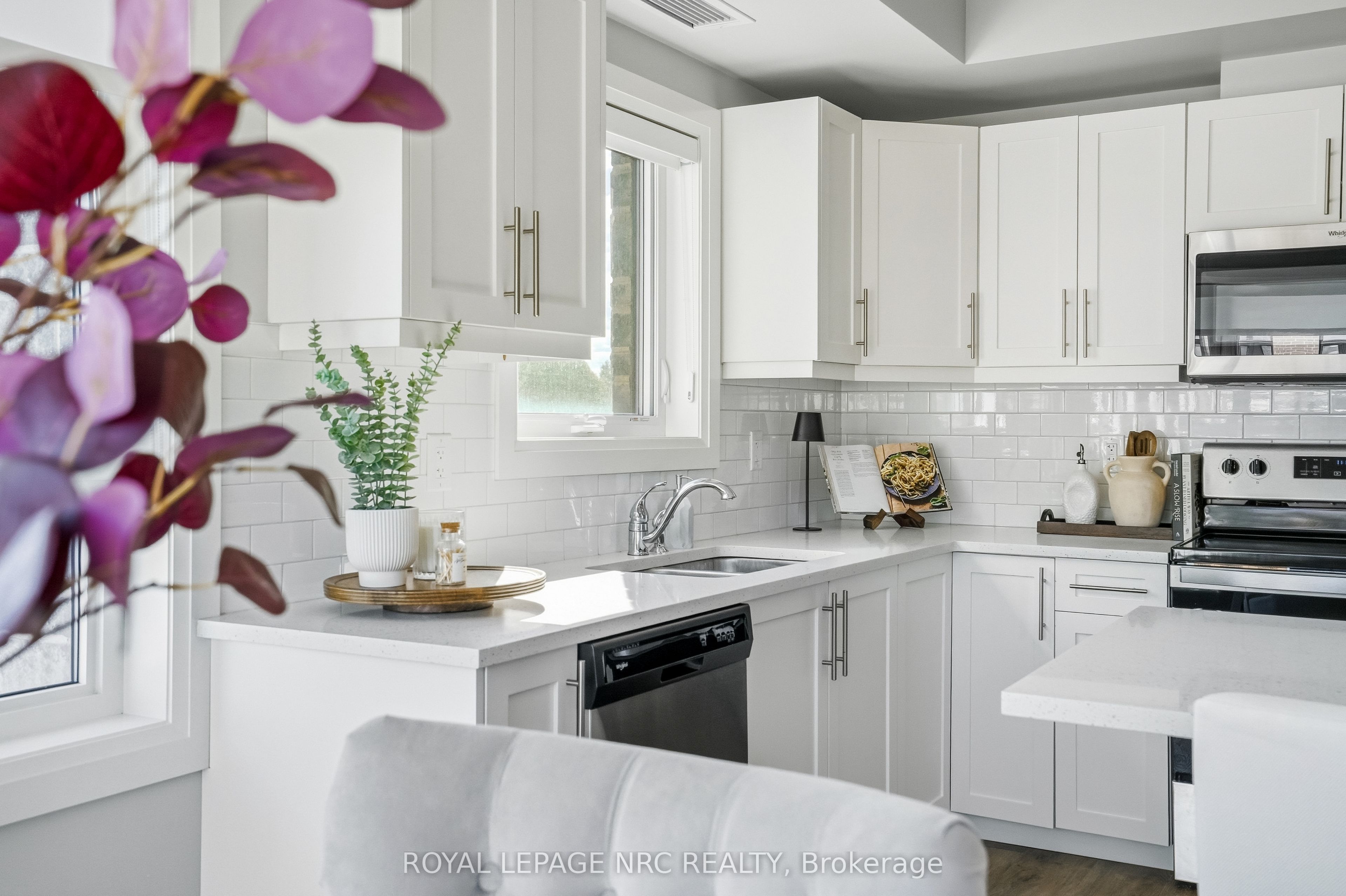120 Summersides Boulevard 109 Property Photo 16