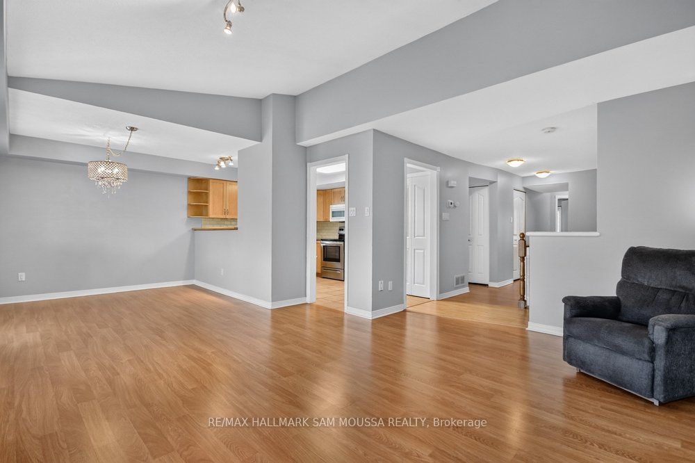 19 Colchester Square Property Photo 6