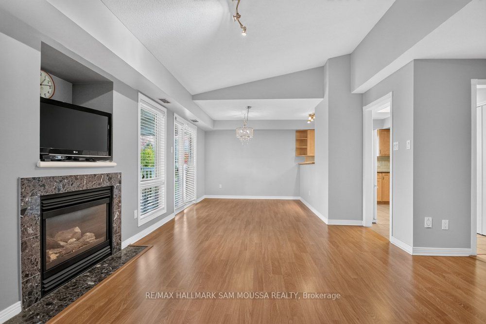 19 Colchester Square Property Photo 7
