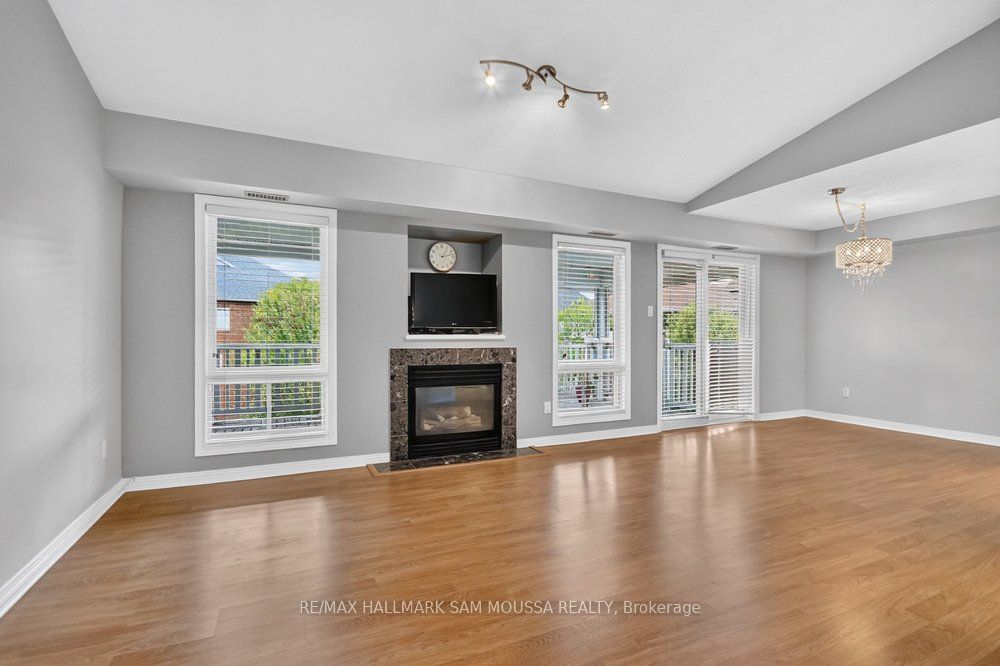 19 Colchester Square Property Photo 8