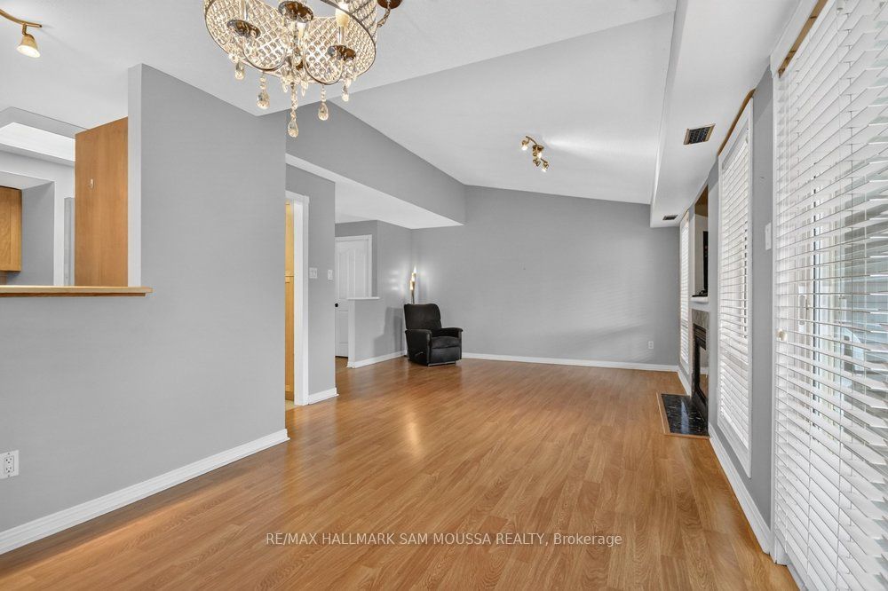 19 Colchester Square Property Photo 10