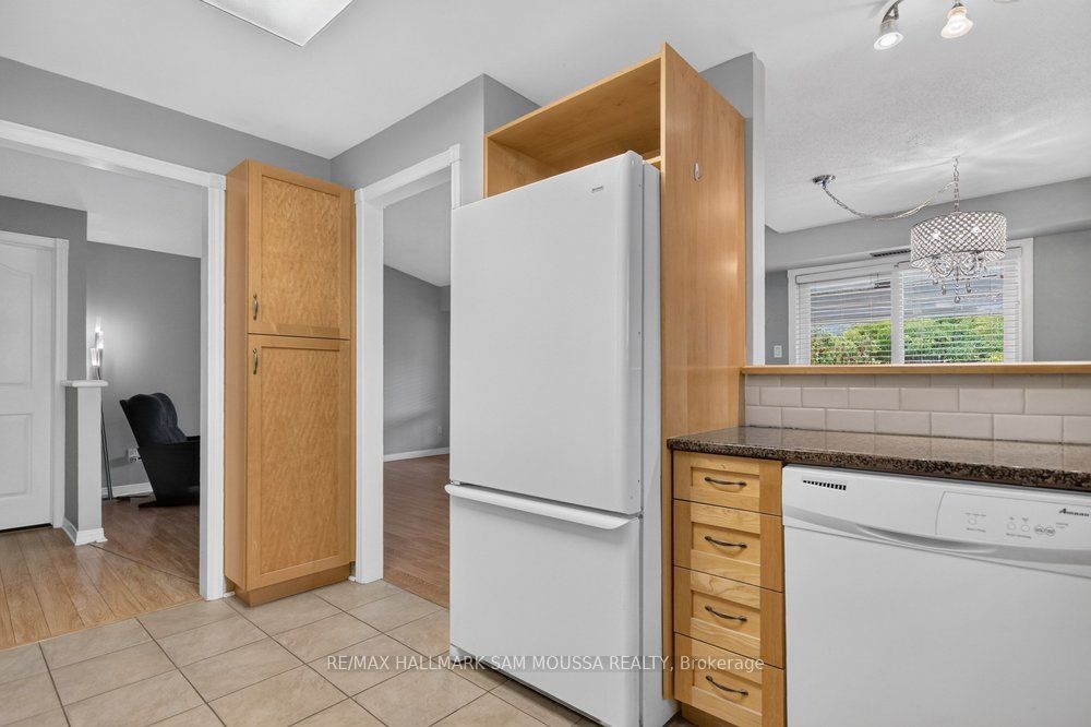 19 Colchester Square Property Photo 17