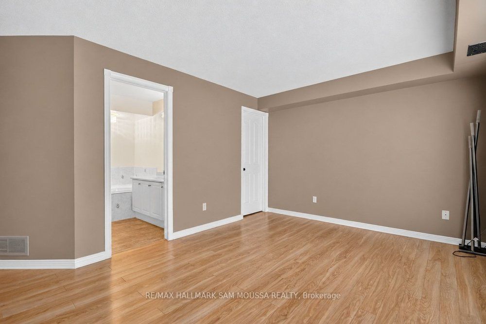 19 Colchester Square Property Photo 22