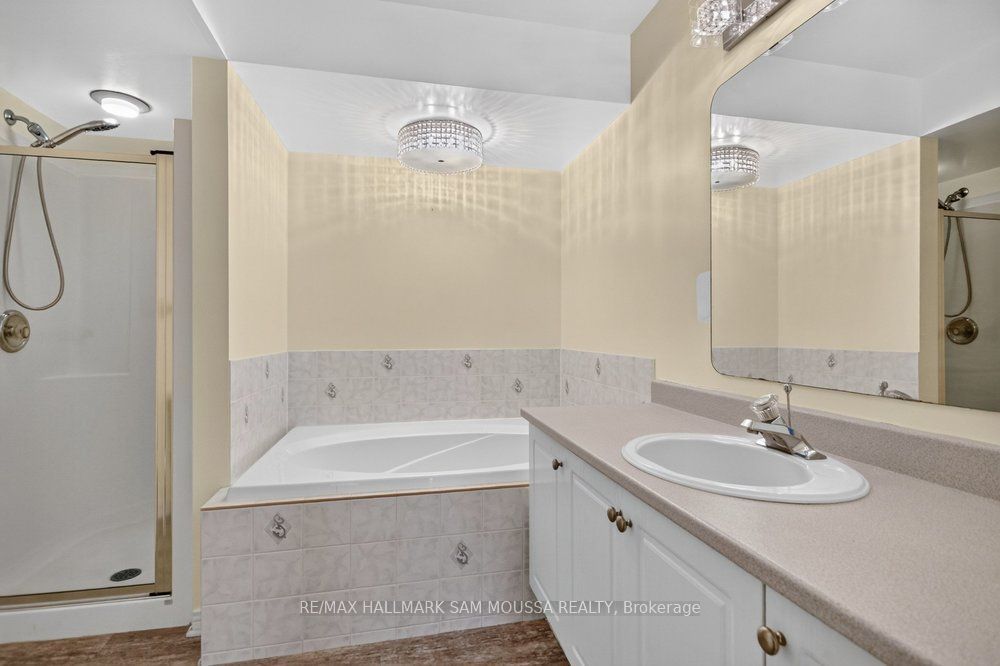 19 Colchester Square Property Photo 23