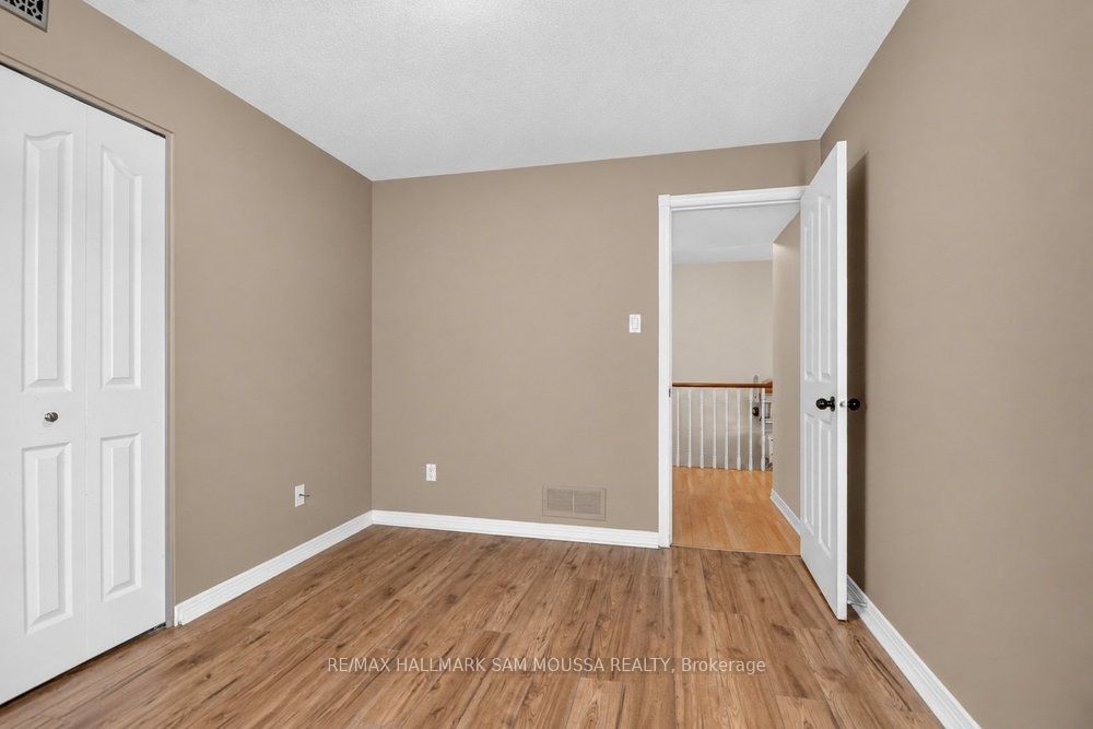 19 Colchester Square Property Photo 30
