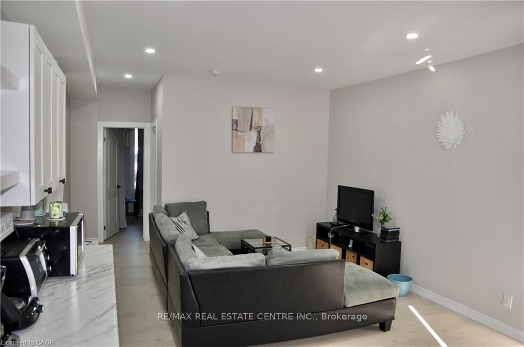 119 Ottawa Street N Property Photo 5