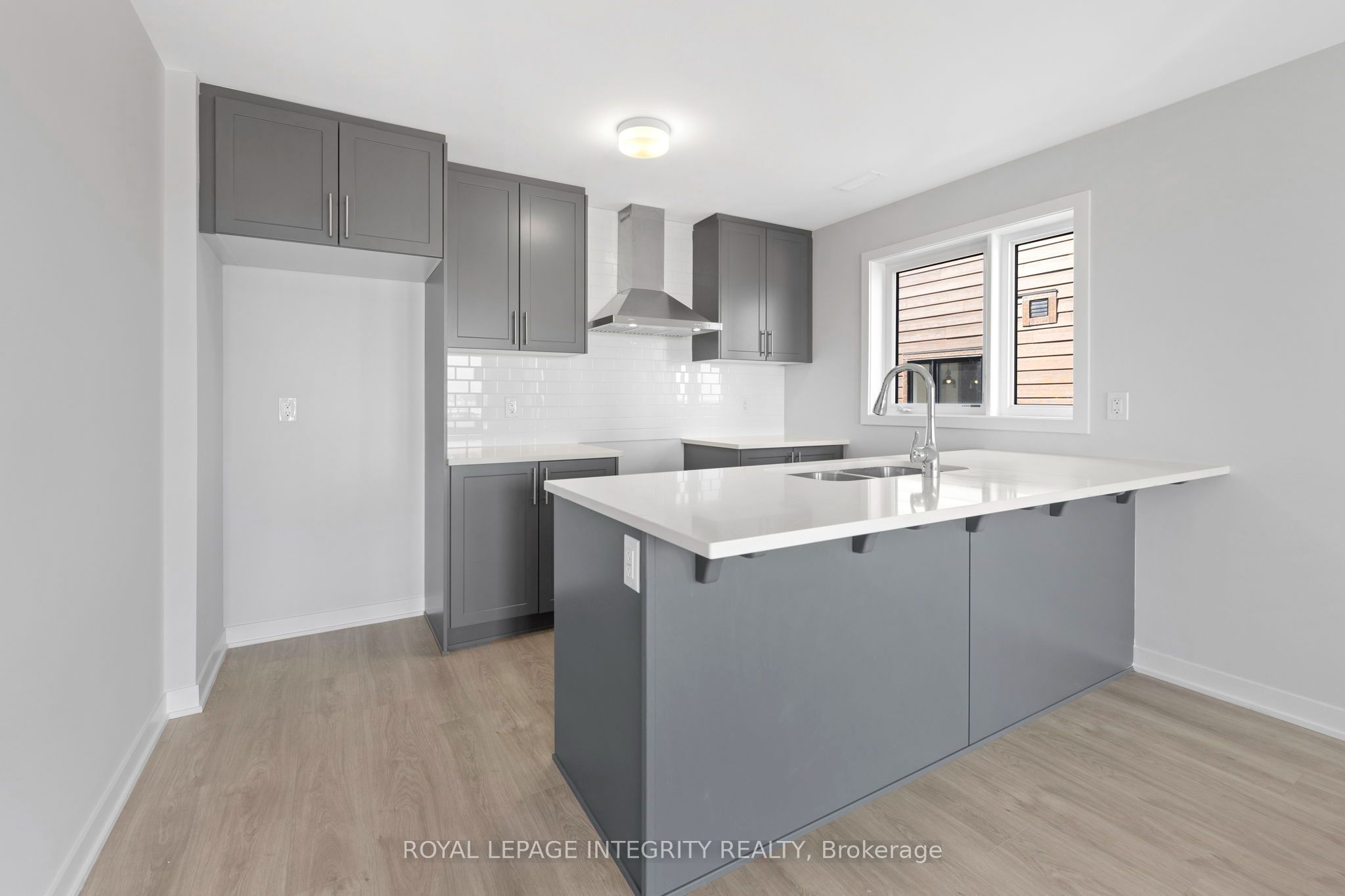 622 Parnian Private Property Photo 8