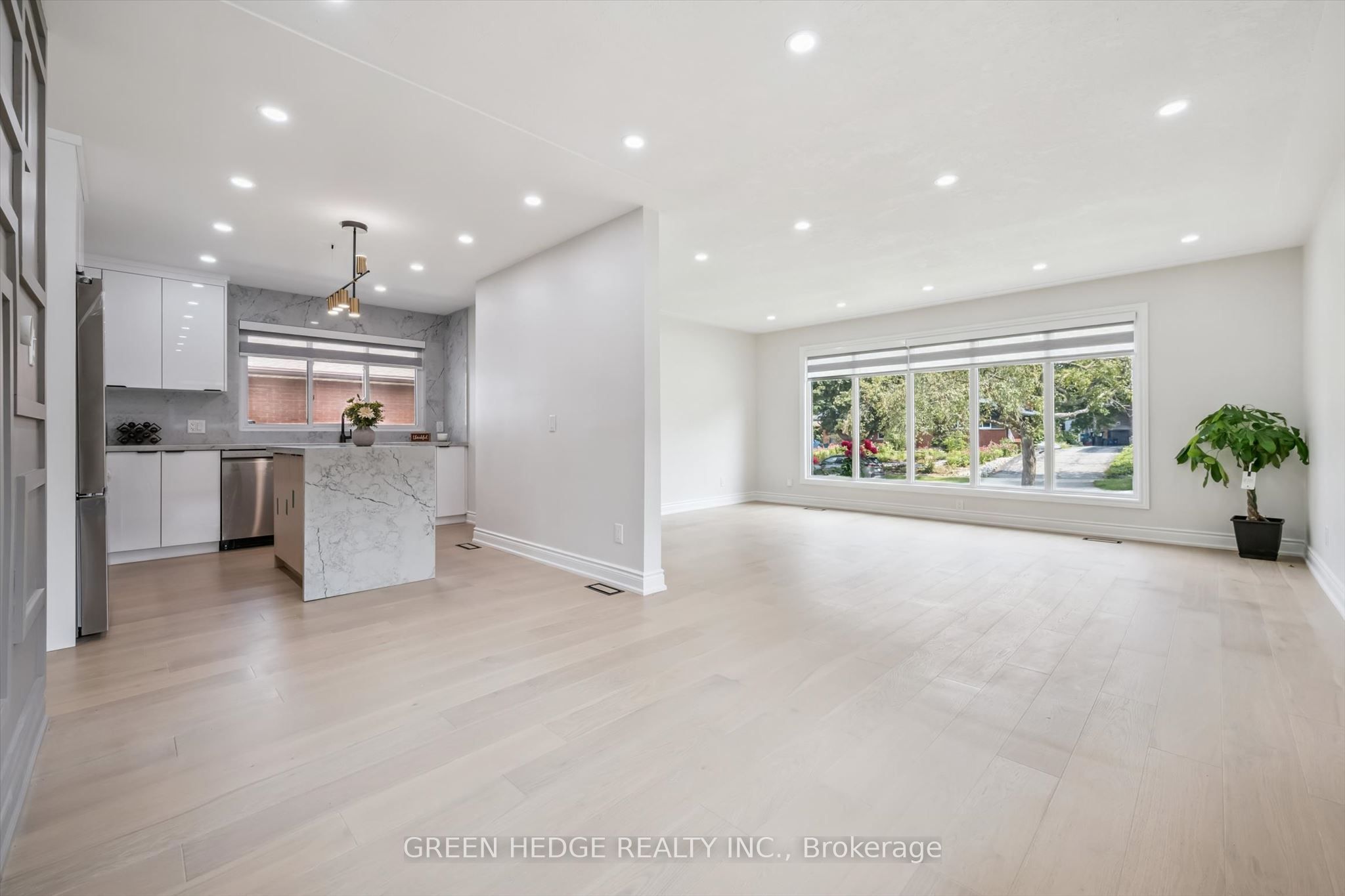 385 Village Crescent Property Photo 14