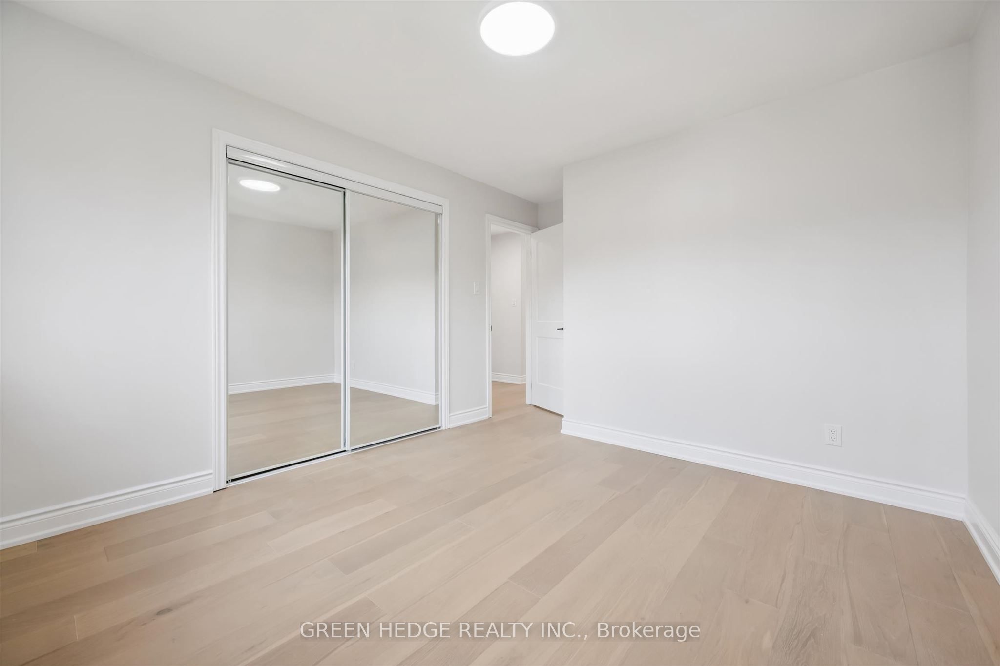385 Village Crescent Property Photo 22