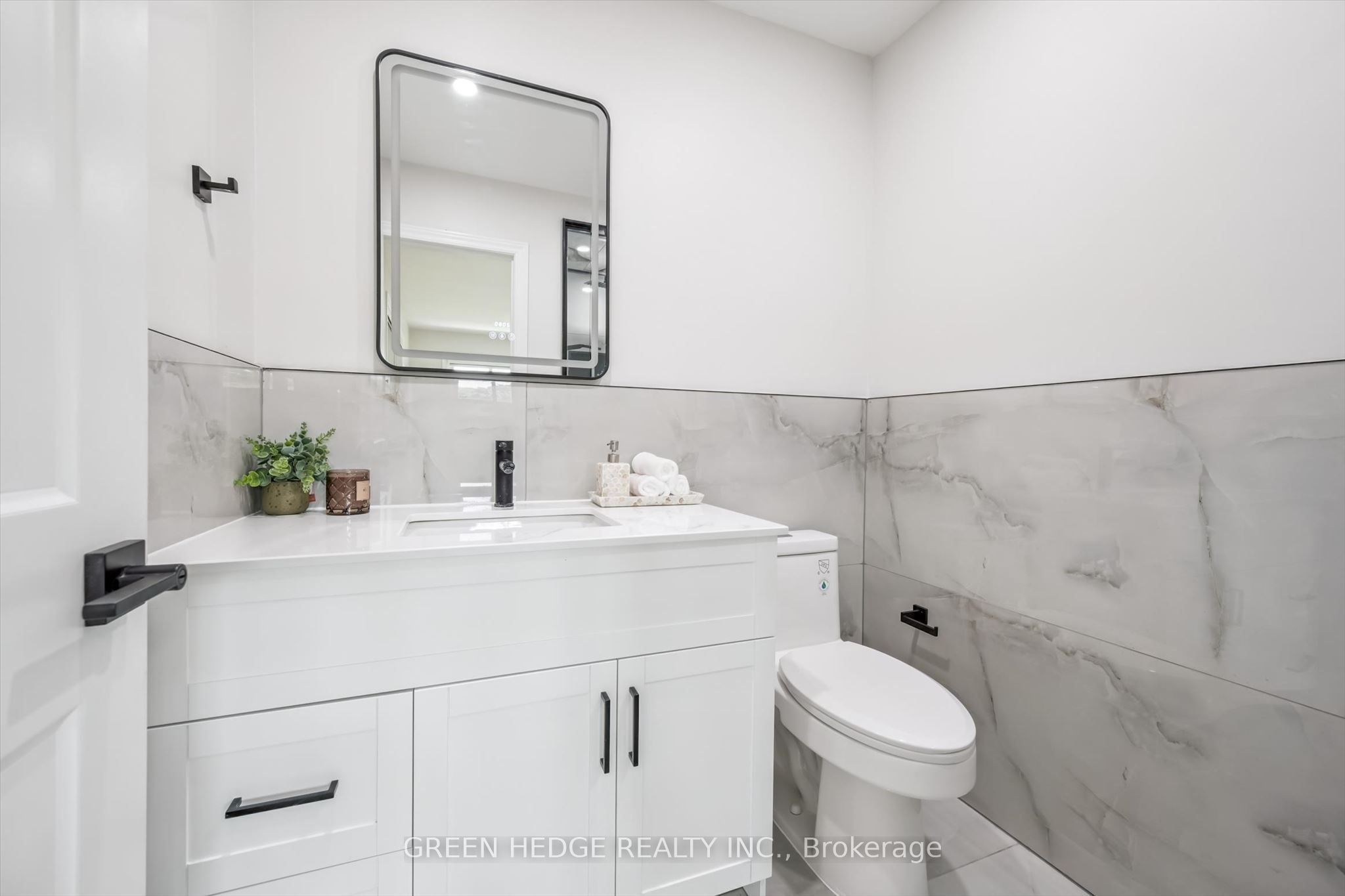 385 Village Crescent Property Photo 23