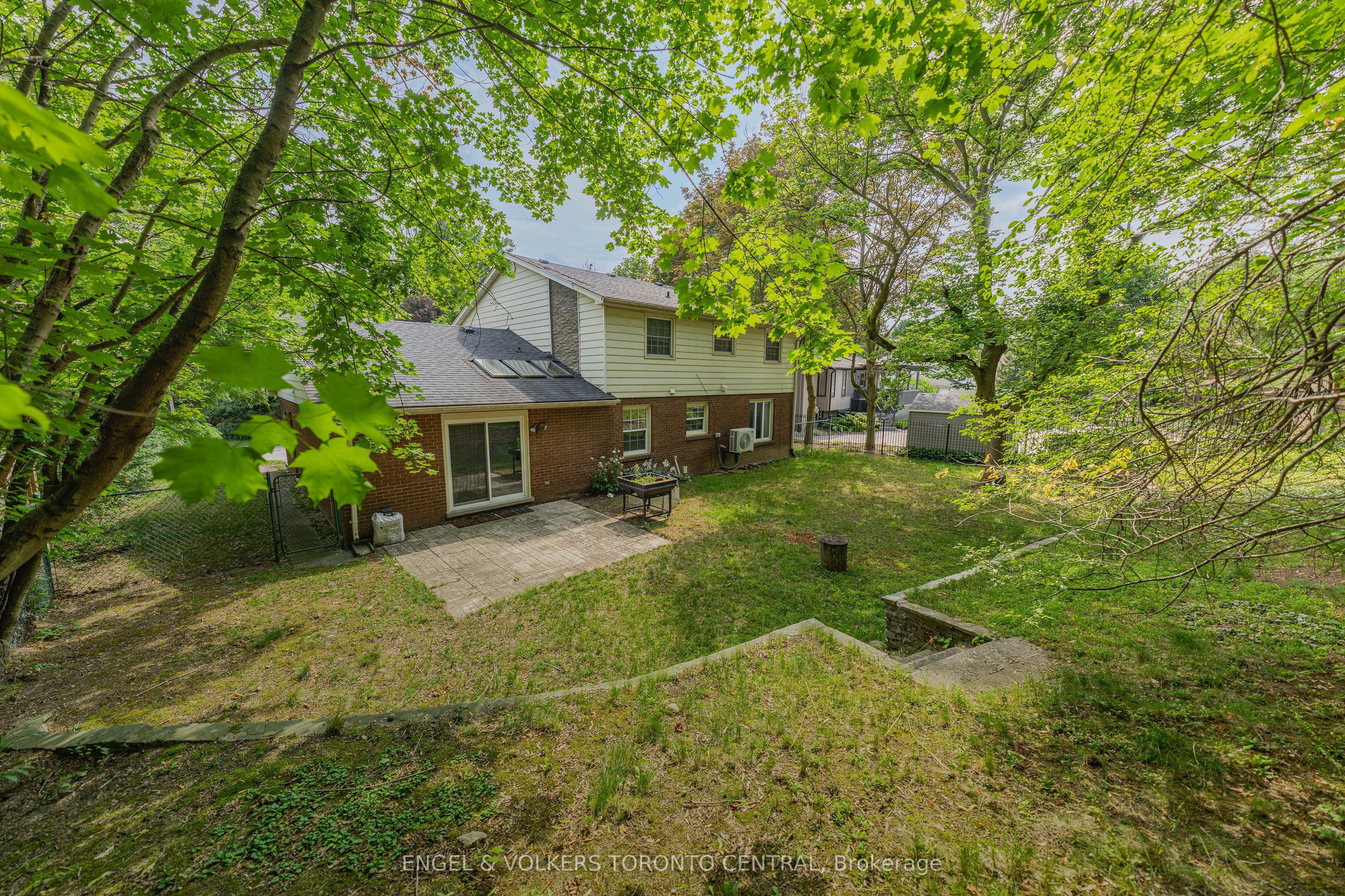 256 Shakespeare Drive Property Photo 1
