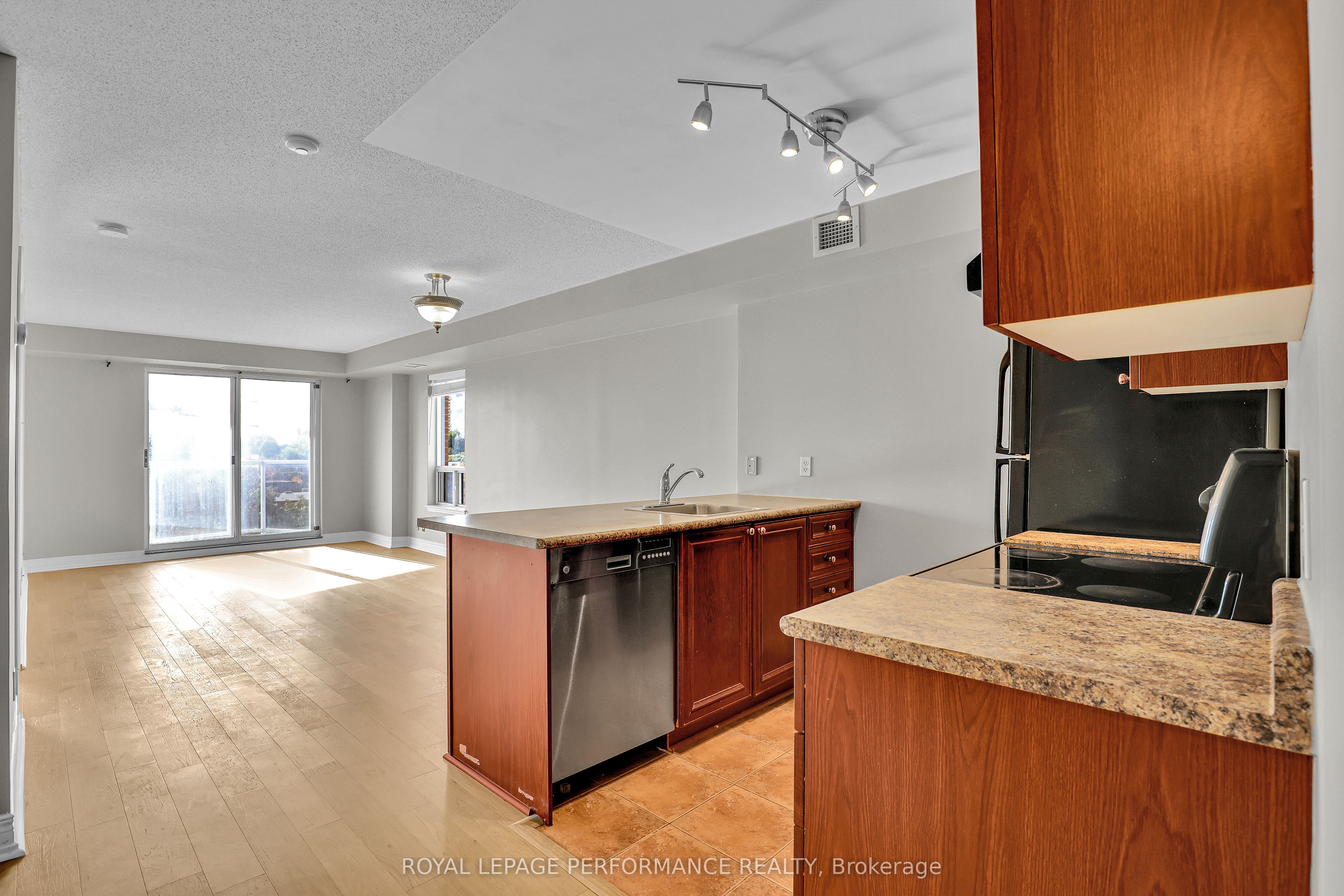 429 Somerset Street W 712 Property Photo 6