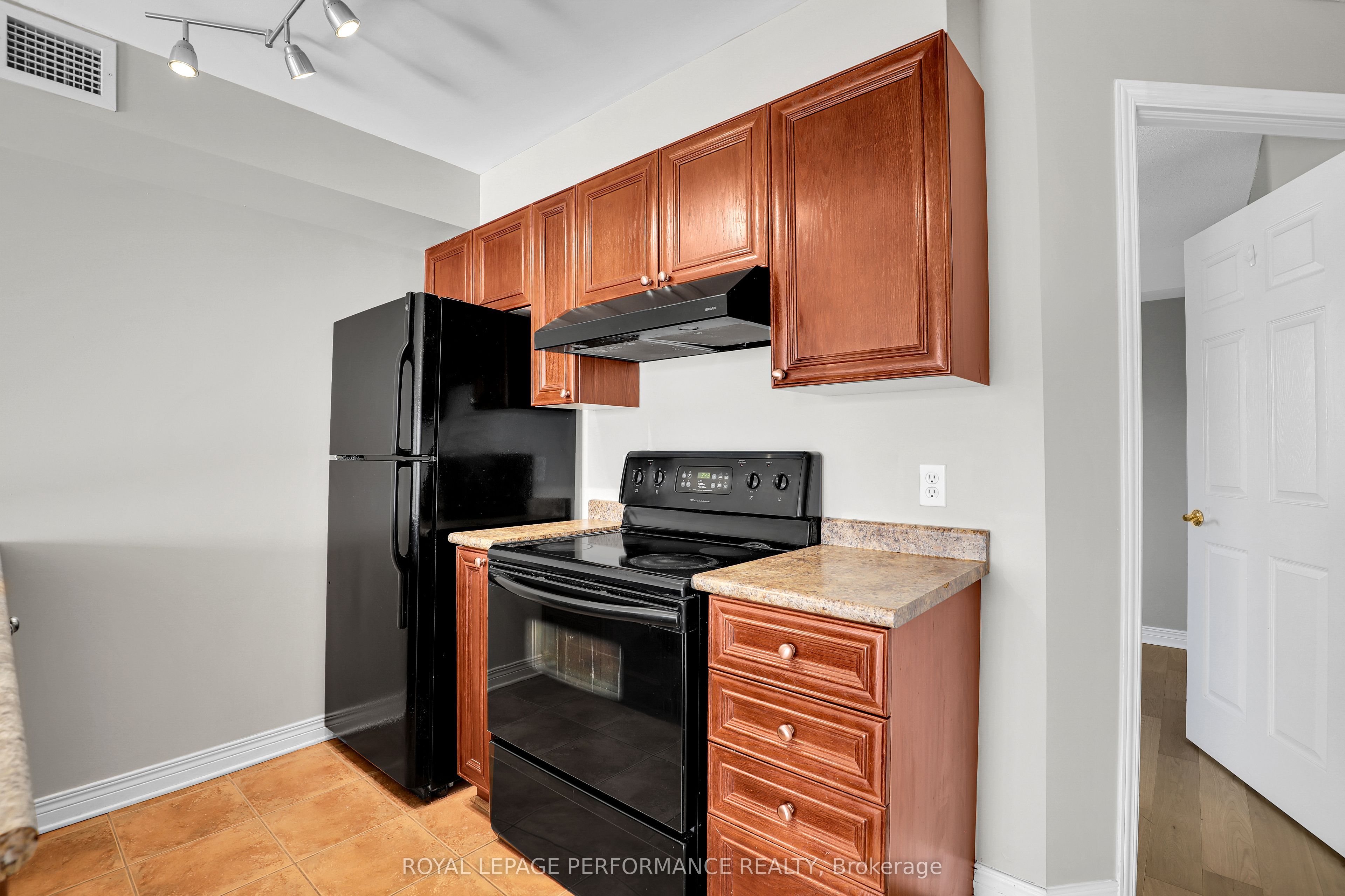 429 Somerset Street W 712 Property Photo 8